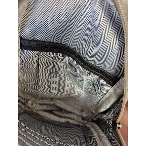 Modern+Chic Small Crossbody Bag With Adjustable Strap - Picture 9 of 16